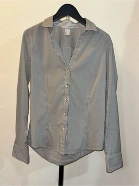 H&M Gray and White Striped Button-Up Shirt
